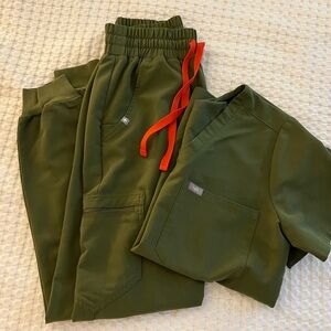 Figs Dark Olive Scrub Set S/XS